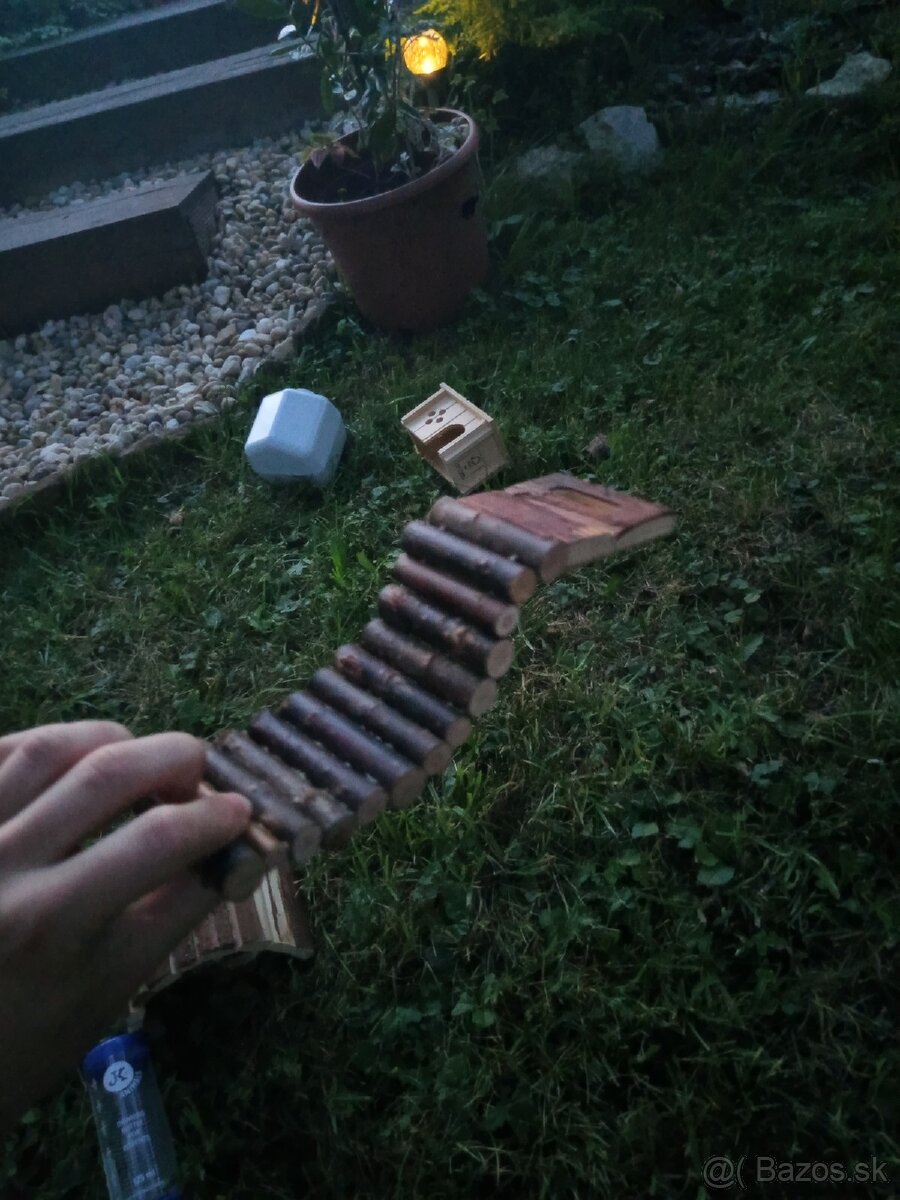 Drevený mostík ,rebrik