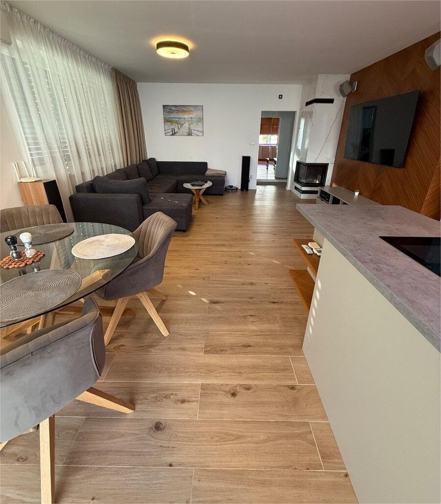 Štýlový - zariadený rodinný dom na prenájom Rovinka 1400,- E