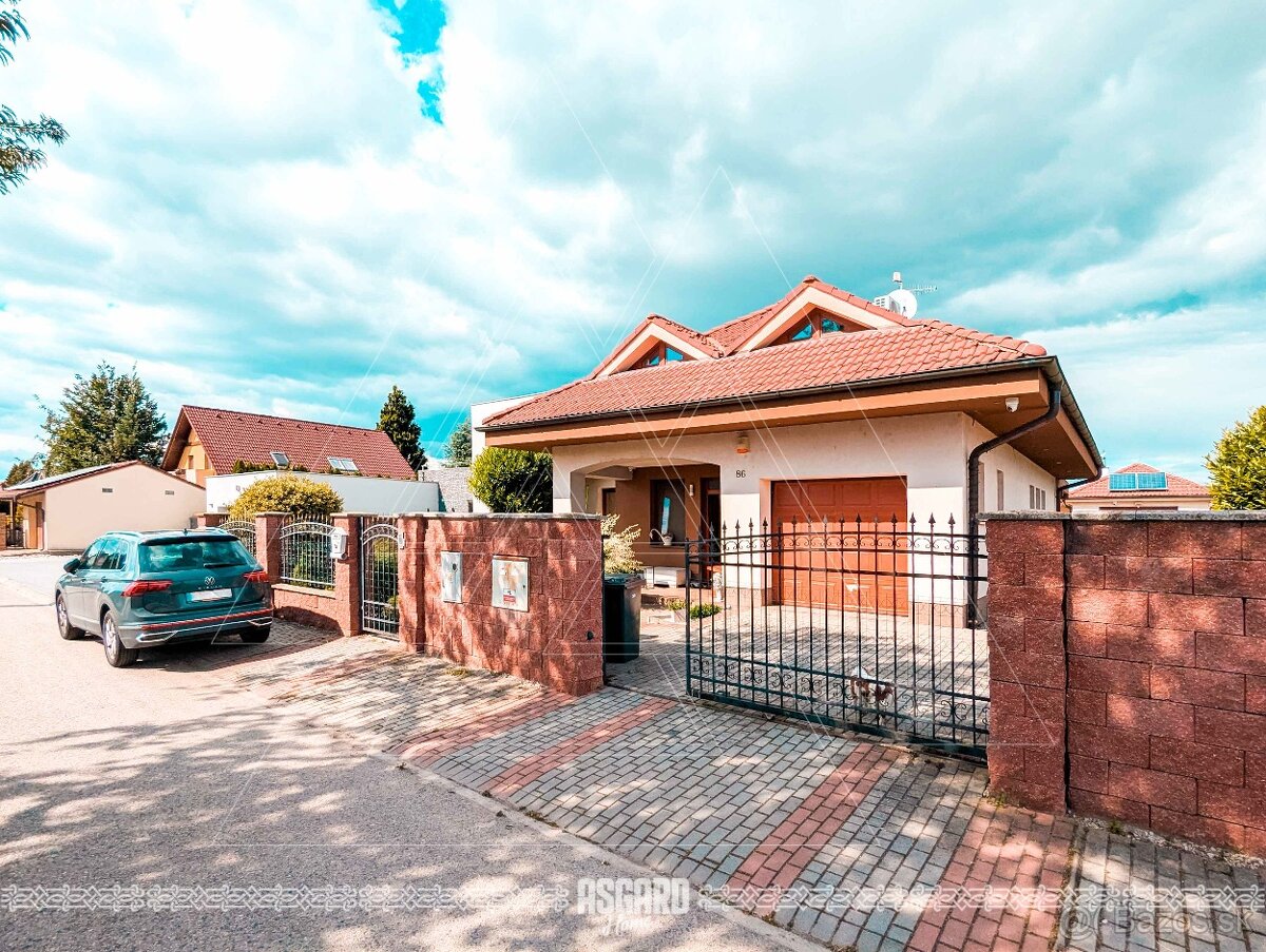 Kompletne zrekonštruovaný rodinný dom s garážou a bazénom