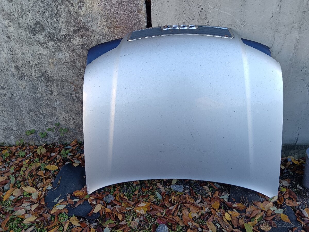 Predam na audi a4 b6 prednu a zadnu kapotu