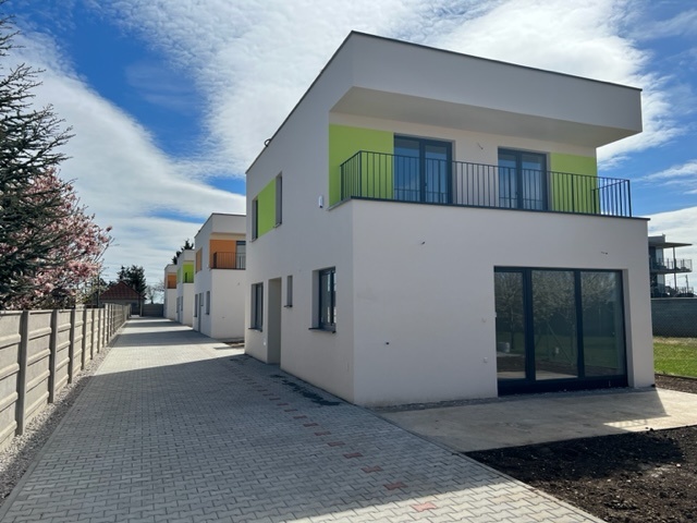 Predaj NOVOSTAVBY 5 izb. rodinných domov v štádiu holodomu