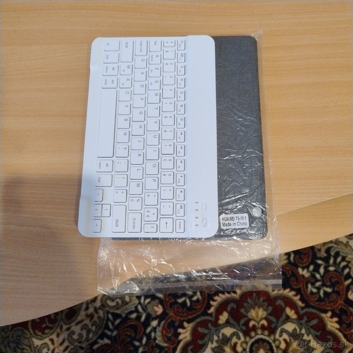 Bluetooth klávesnica a obal na tablet