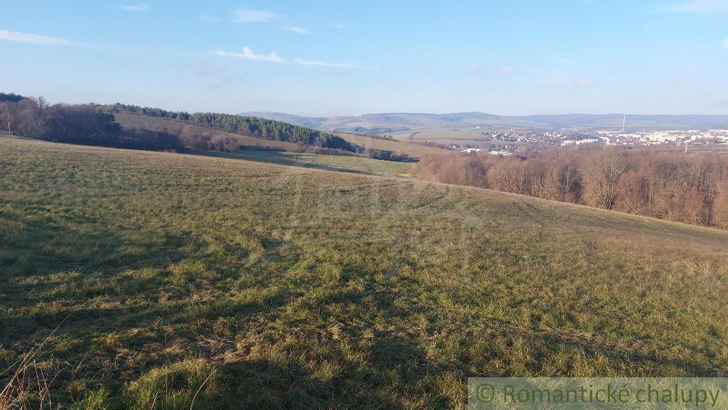 Pozemok nad Myjavou, s pekným výhľadom, 40 árov na predaj,