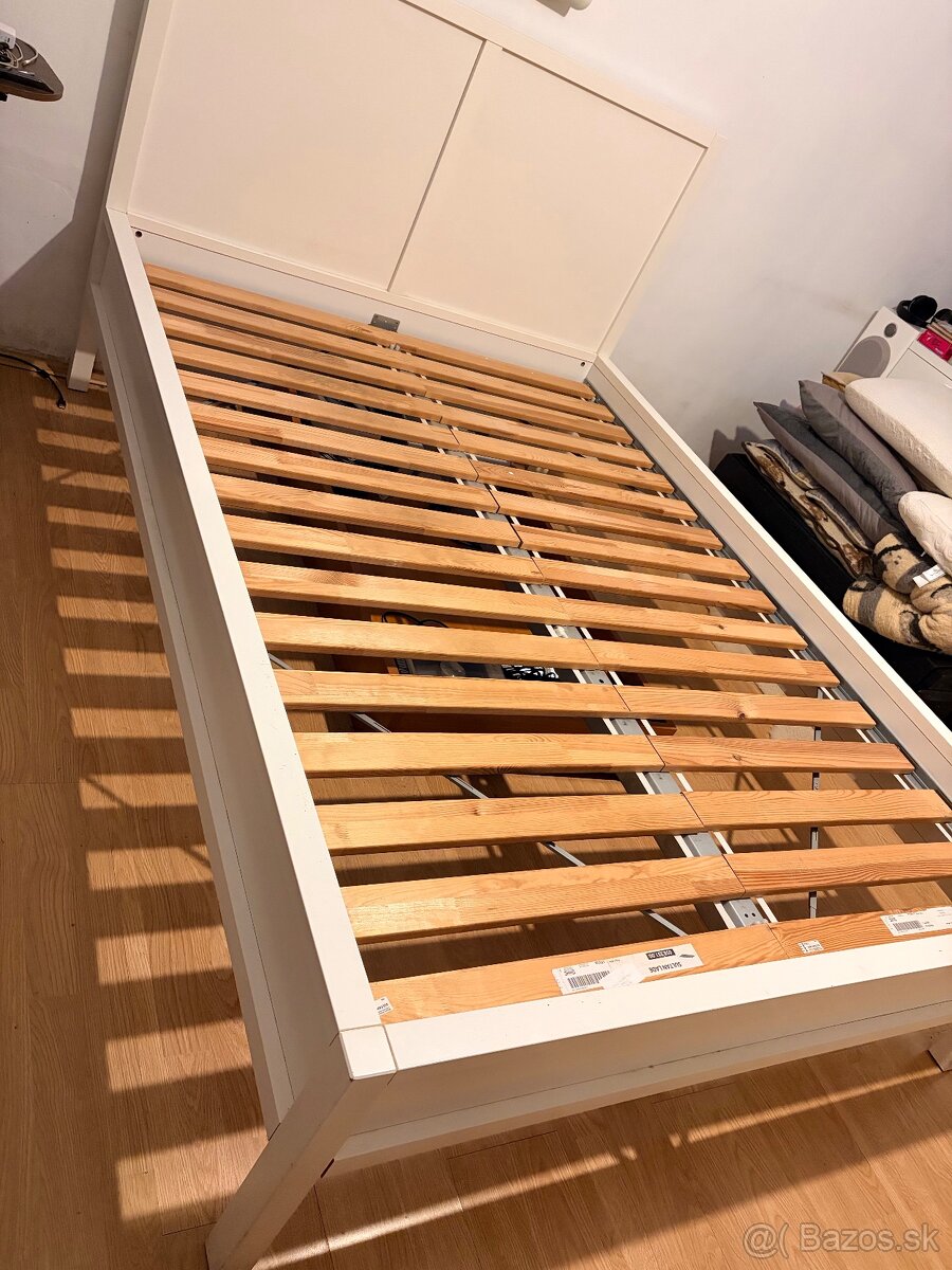 Drevená posteľ 140x200 aj s roštami