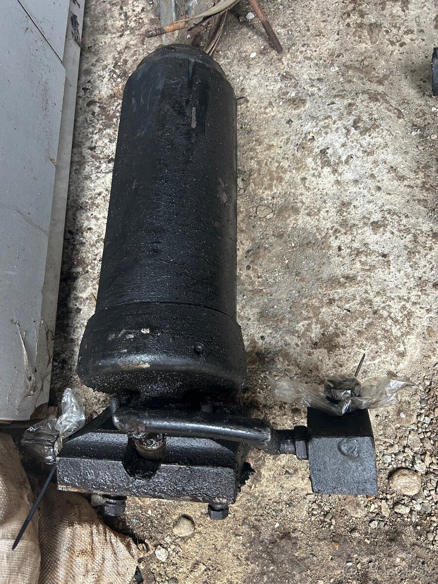 Hydraulický piest, kiper, mailer