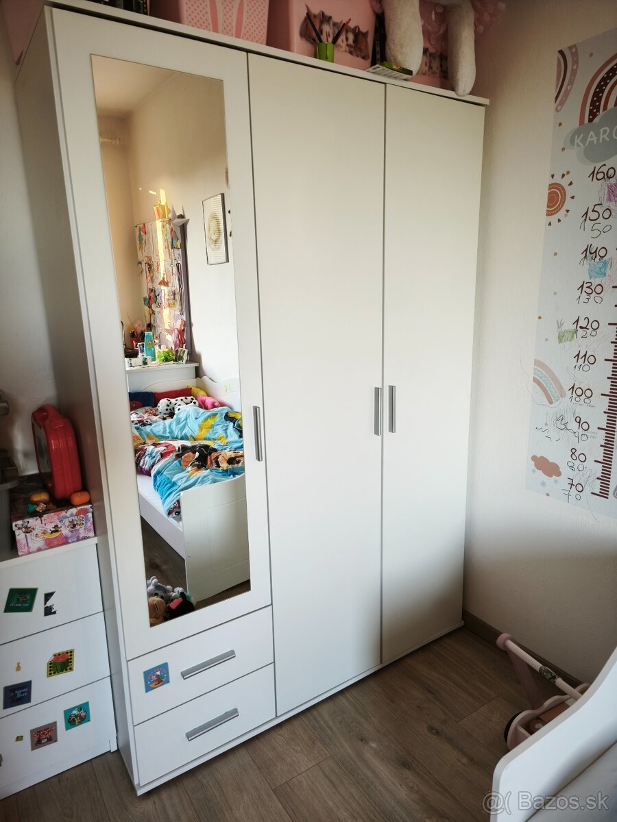 Biela skriňa Jysk