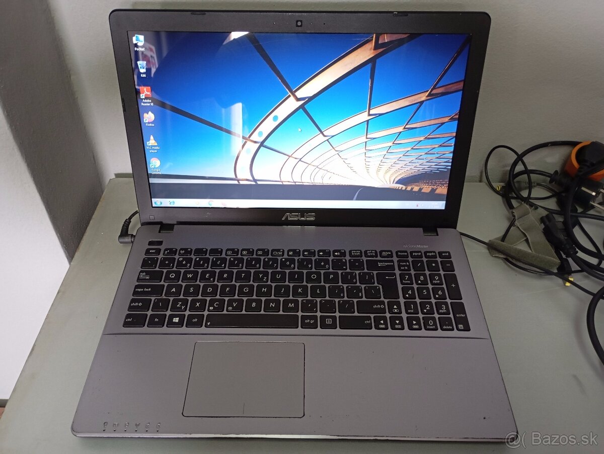 predám notebook ASUS X550C , WINDOWS 7