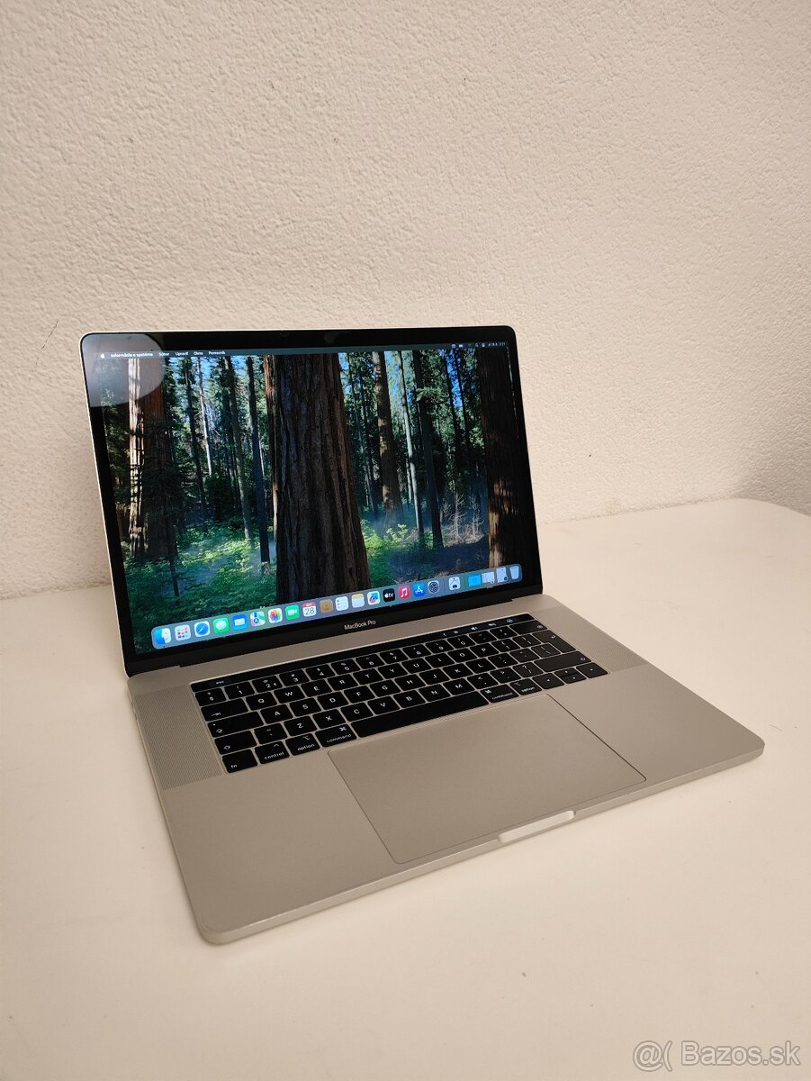 Apple MacBook Pro 15 (2018) | Intel Core i7 • 16 GB RAM • 25