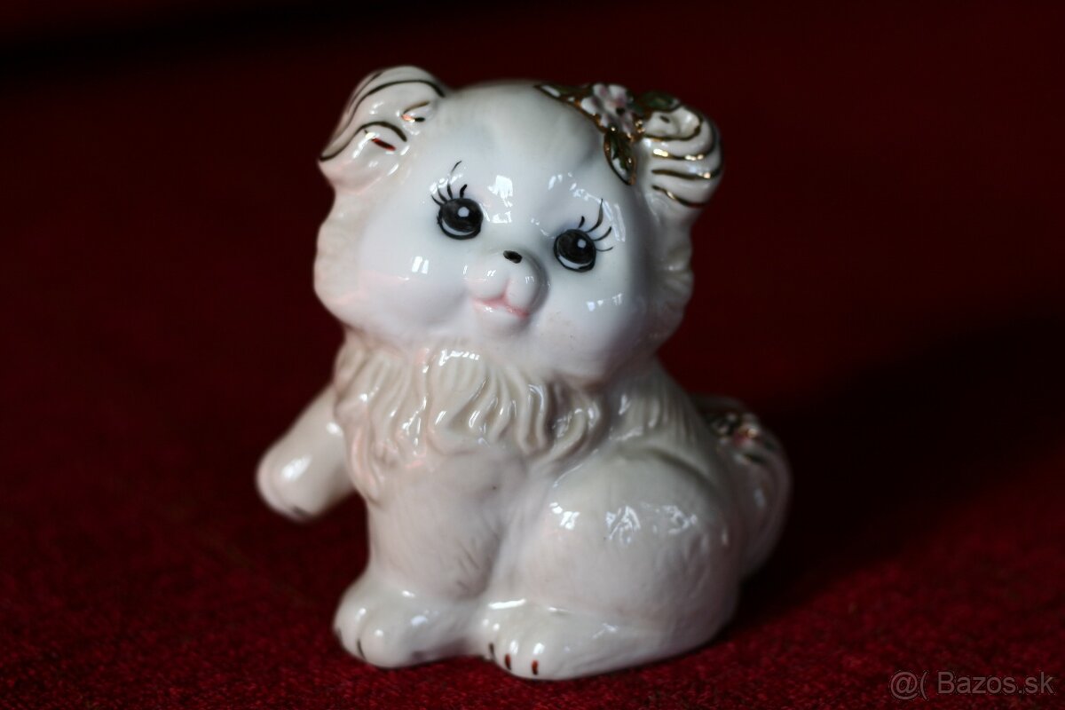 Porcelánová soška - mačiatko. Výška cca 10cm