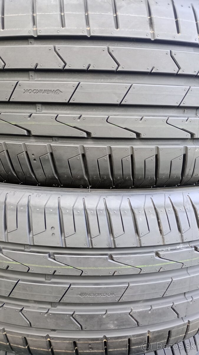 215/55 R17 letné pneumatiky Hankook 4ks
