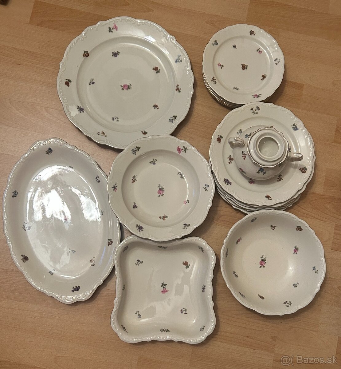 Predám porcelánový jedálensky set