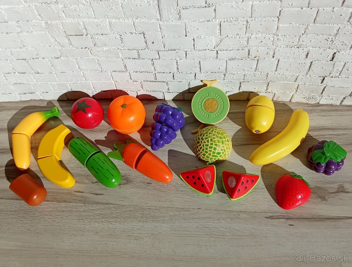Krájacie plastové a drevené ovocie a zelenina