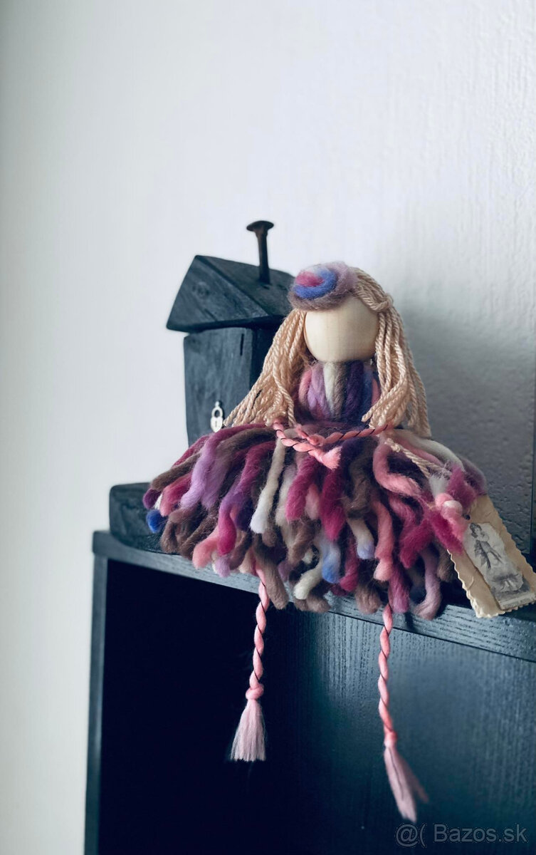 Hand made dáma s baretkou a vintage etiketou