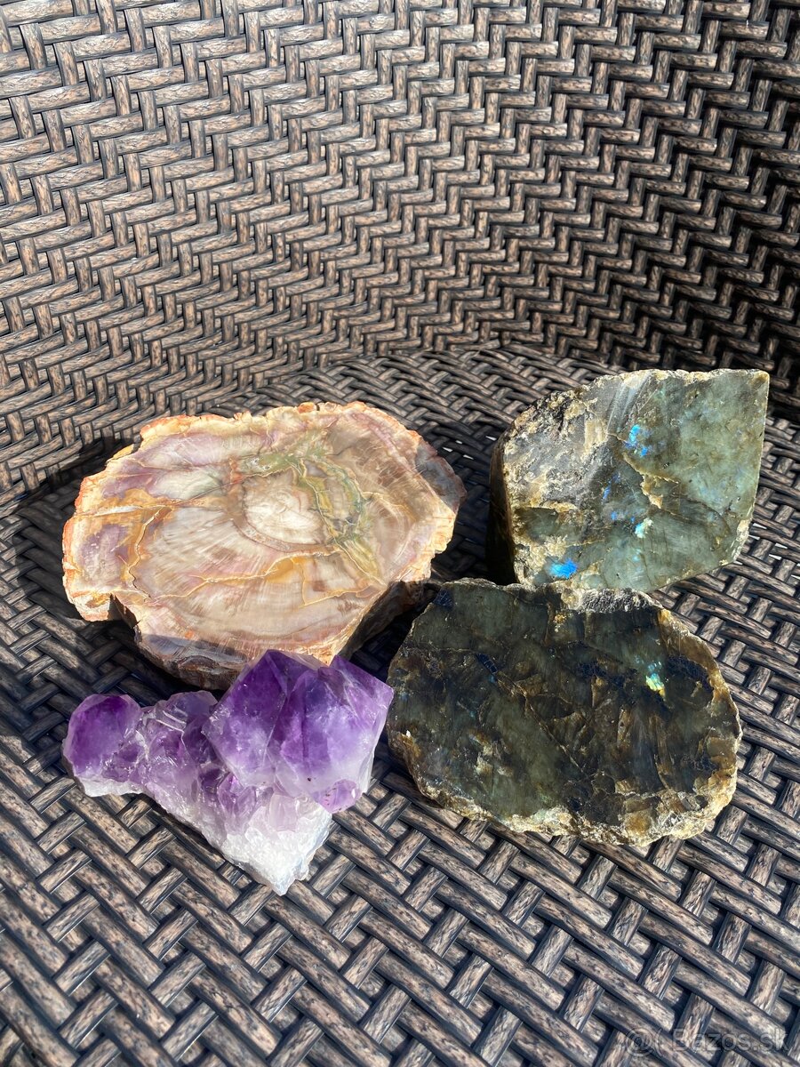 Predaj minerálov-Ametyst, Labradorit,skamenele drevo
