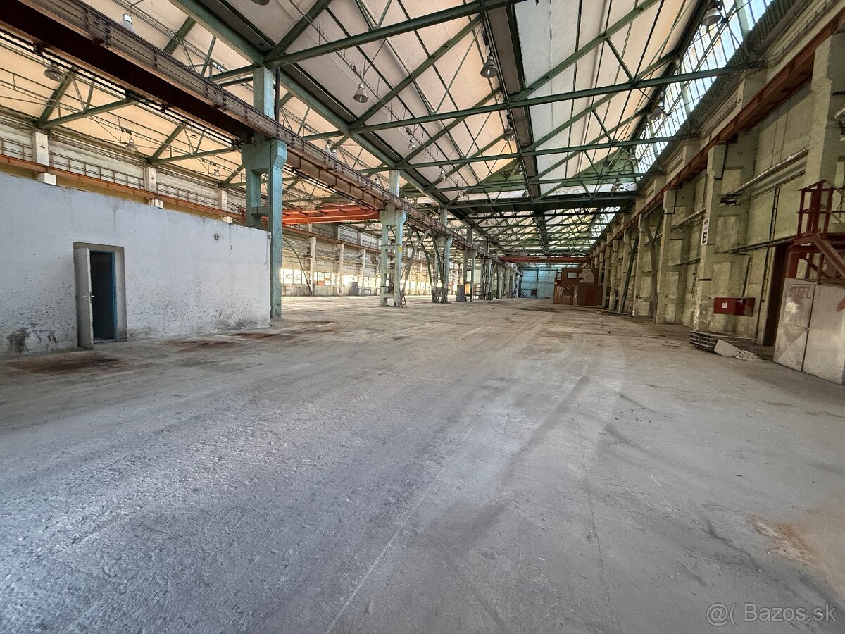 Na prenájom výrobné haly - 4320m2 / 3024m2 - Voľné ihned