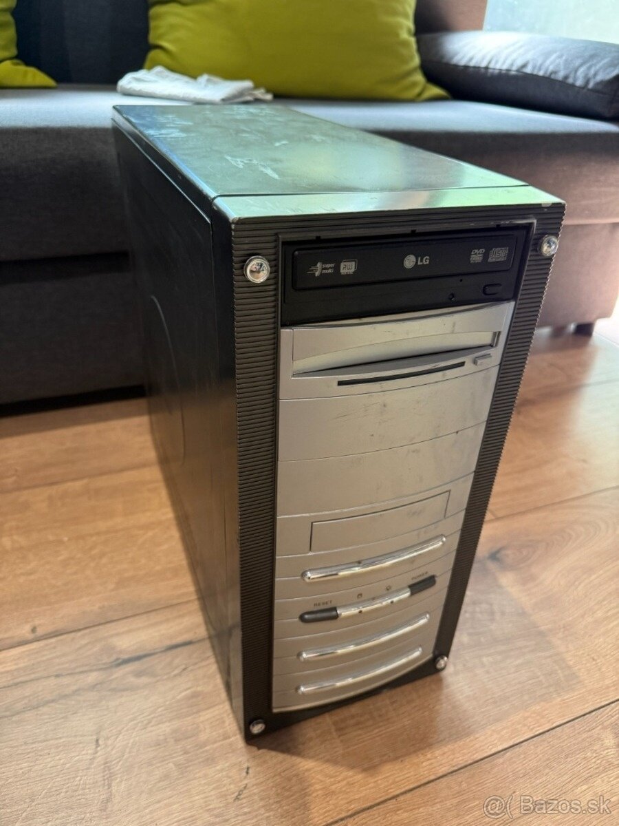 Stolový počítač s Windows XP – ideálny pre staršie programy