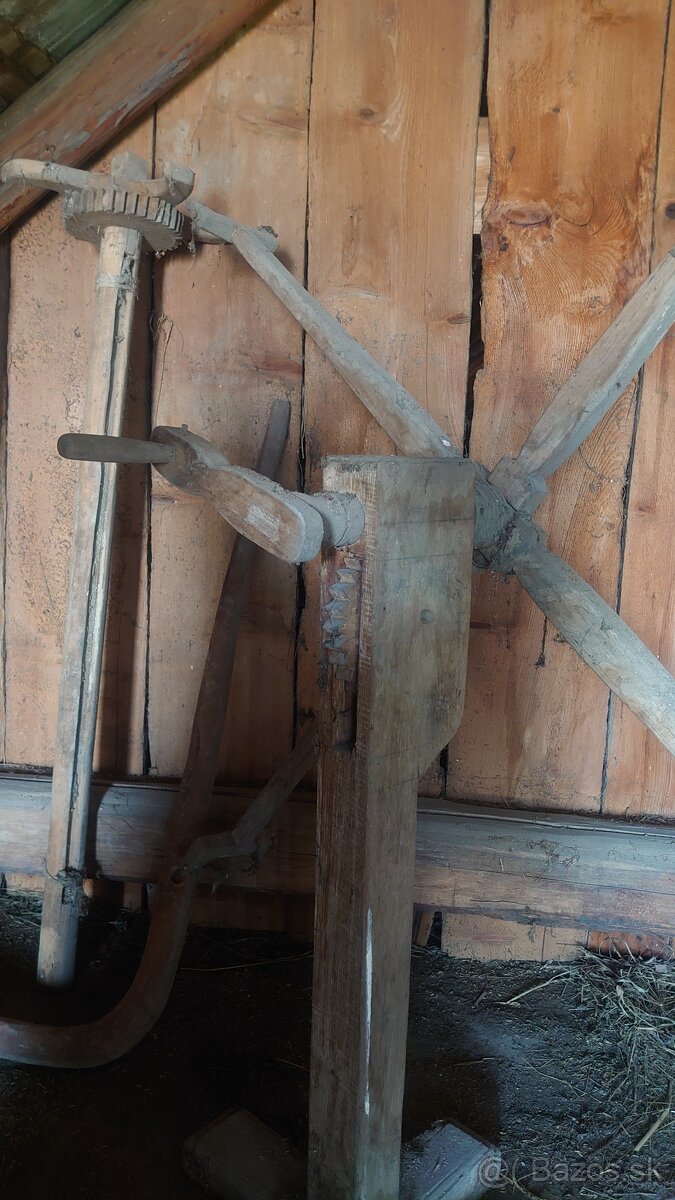 Tkáčsky stroj , Motovidlo,Kolovrátok, Drevený ponk