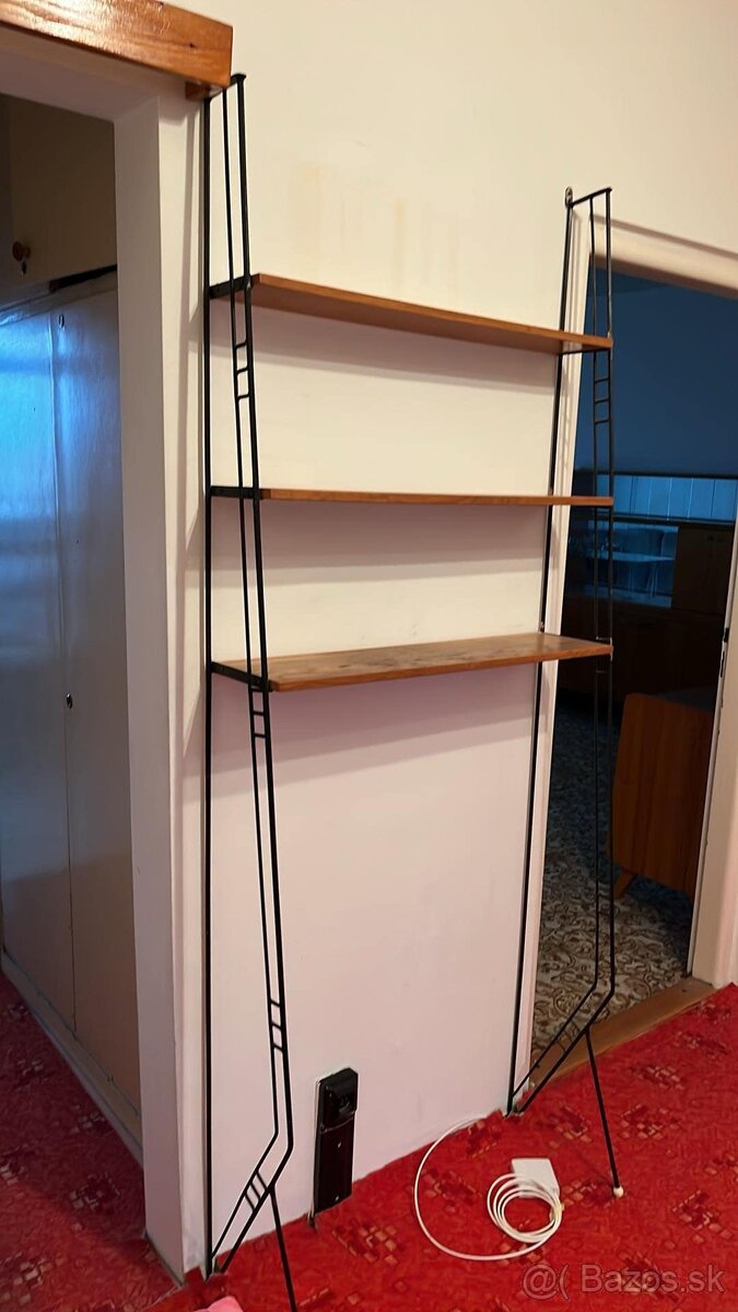 Krasne retro policky kazda po 30 euro