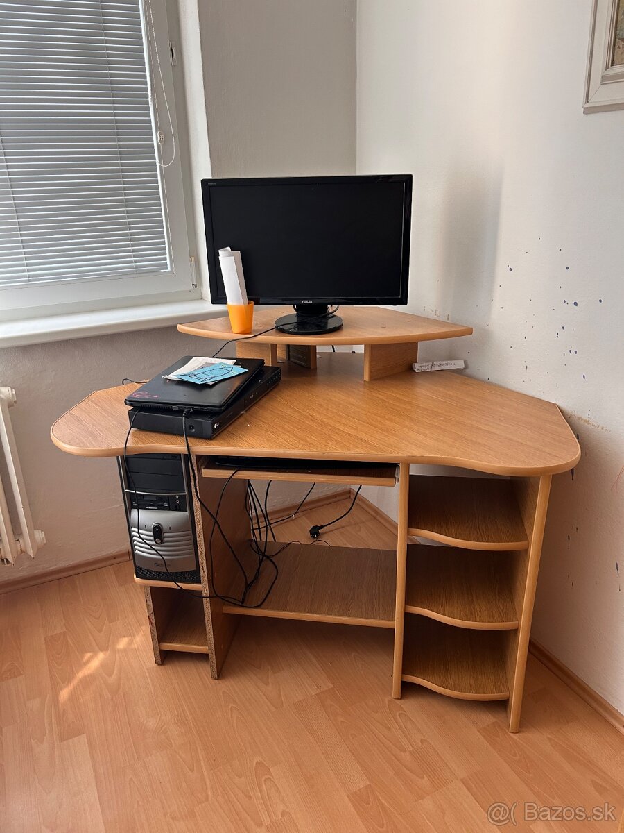 Predam nábytok vhodný do študentskej alebo detskej izby.