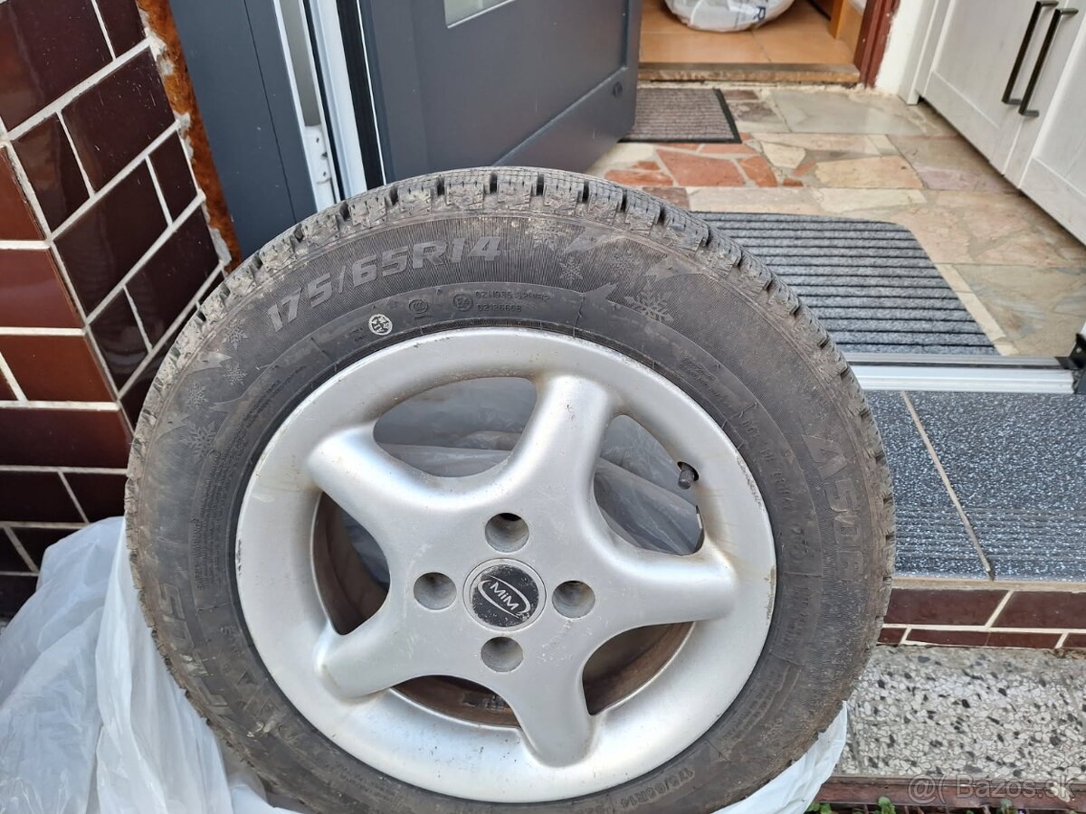 Predám pneumatiky na toyota yaris