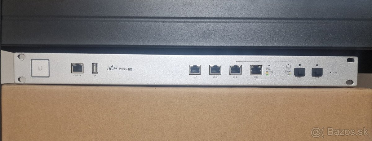 Ubiquiti USG-PRO-4