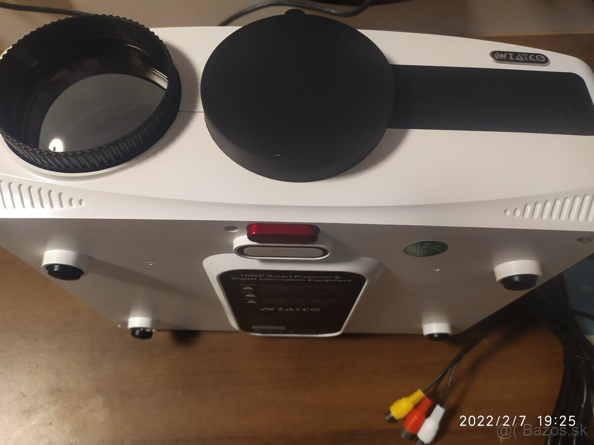 Projektor WZATCO C3 LED Full HD s Androidom
