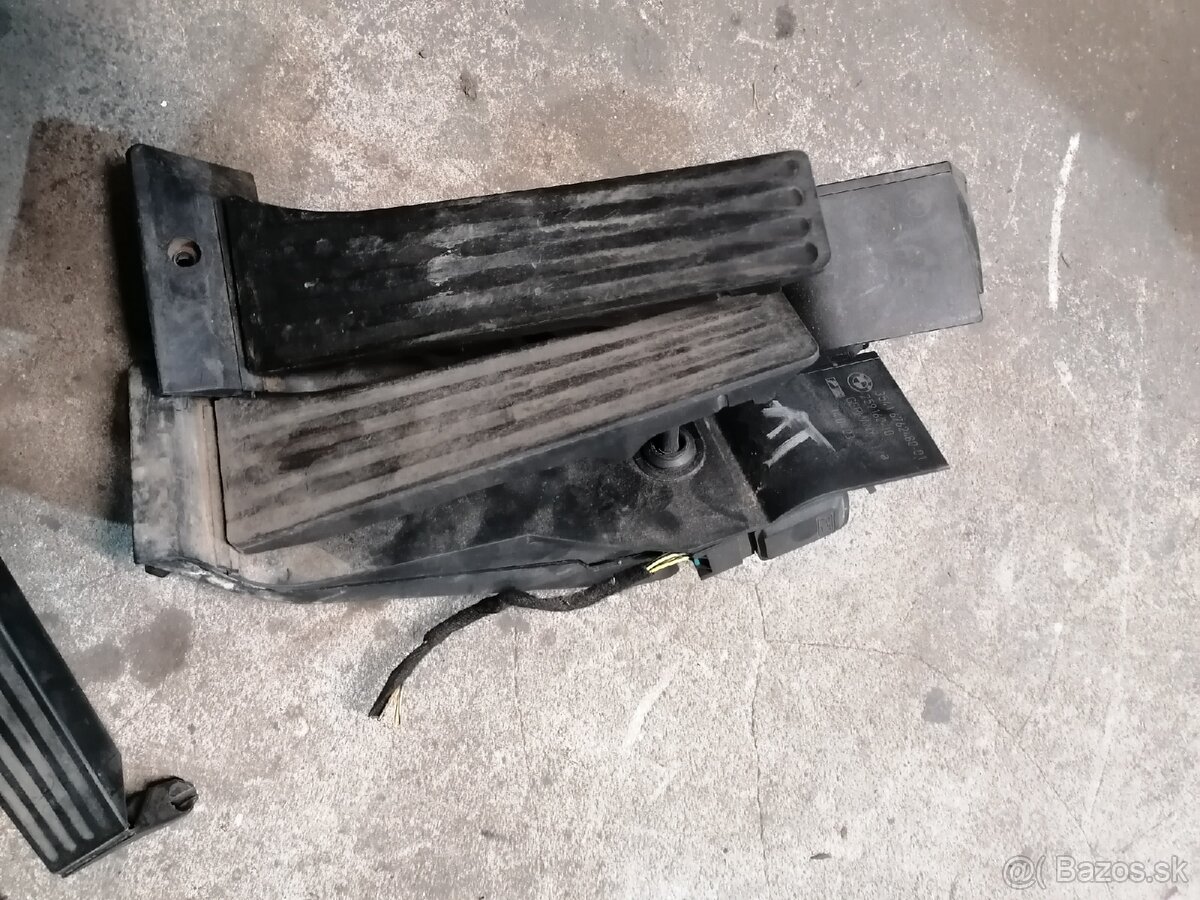 Plynový pedal bmw