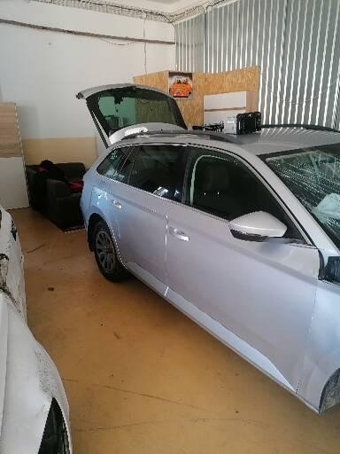 Škoda superb 3 - práva strana dverí