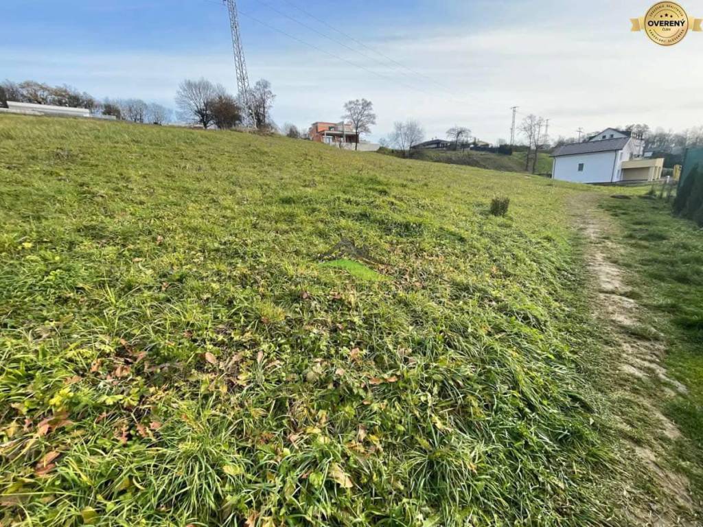 Pozemok pre rodinný dom - pod Hrádkom - 880 m2