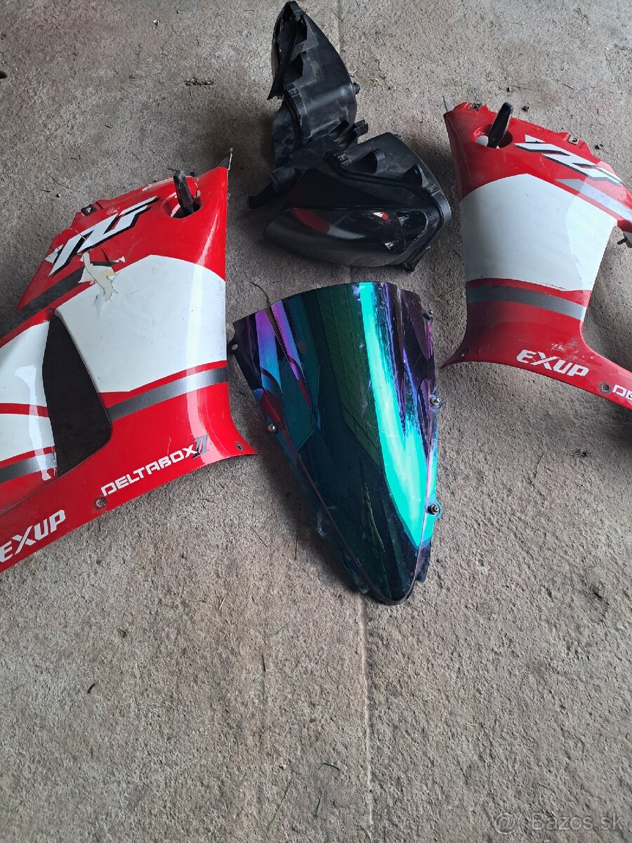 Predám predné svetlo plasty R1