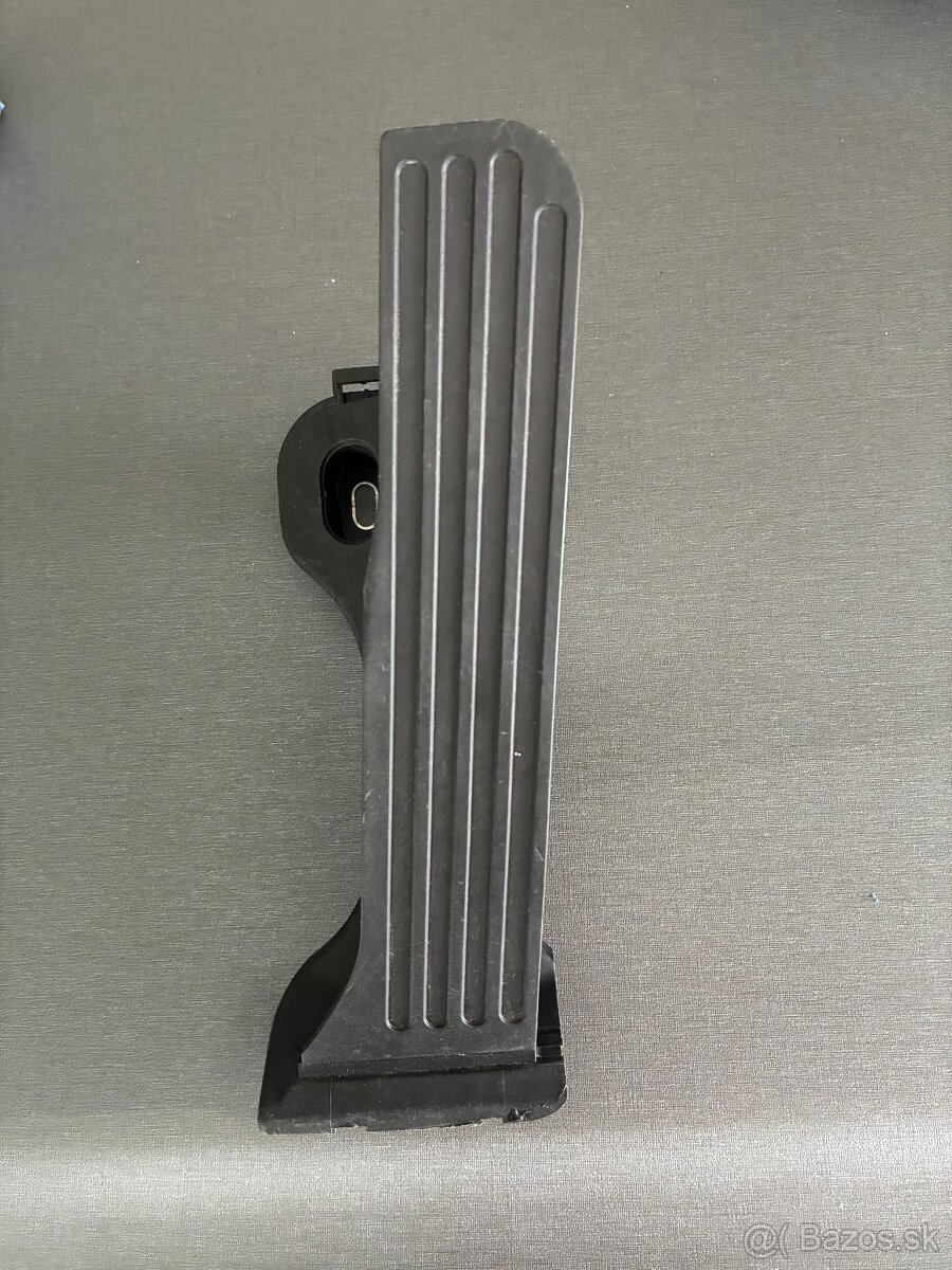 Predám pedál VW group c.d. 1K1721503AM