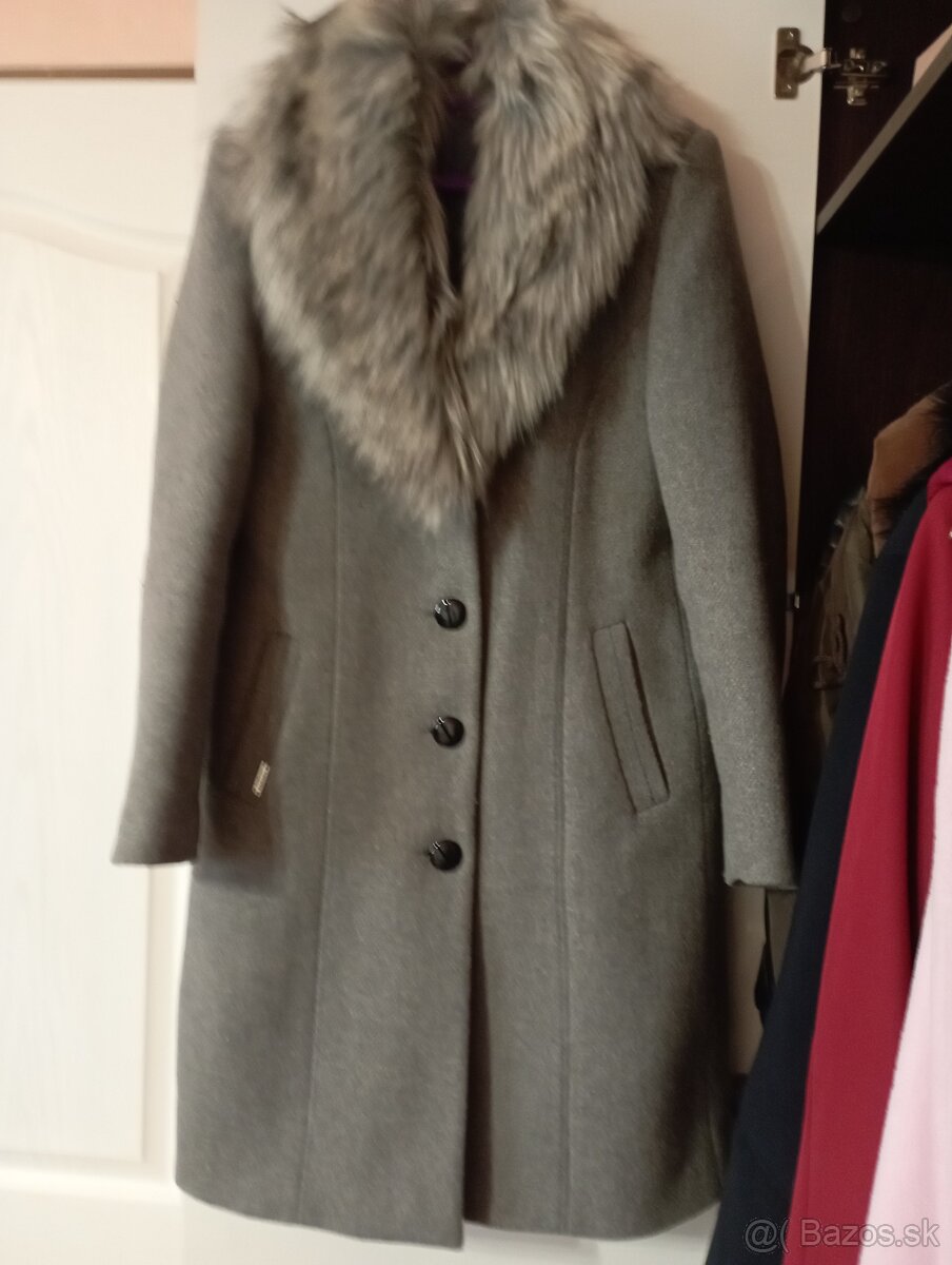 Sivý kabát