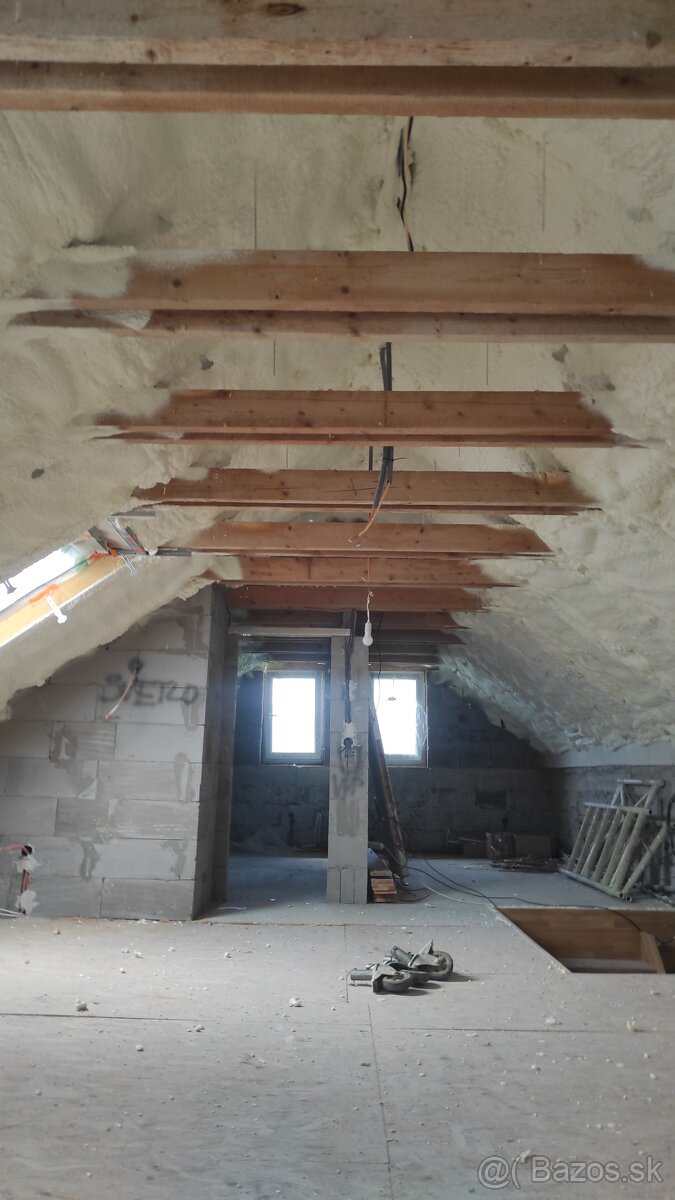 Striekaná pur izolácia