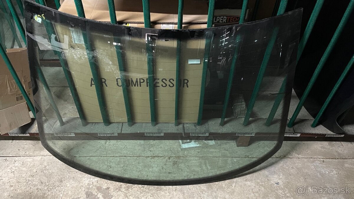 Audi A4 B5 sedan zadné vyhrievané sklo