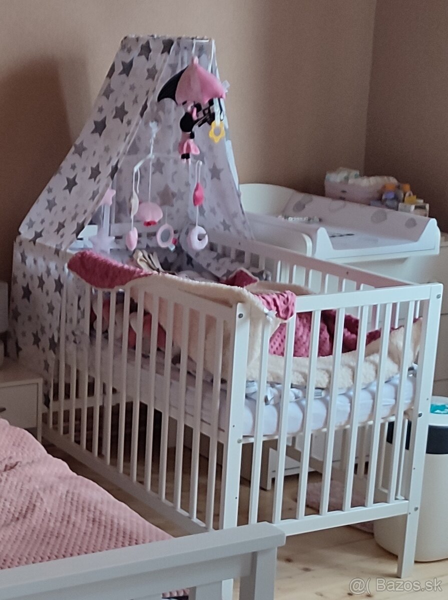 Predám detskú postieľku s baldachynom