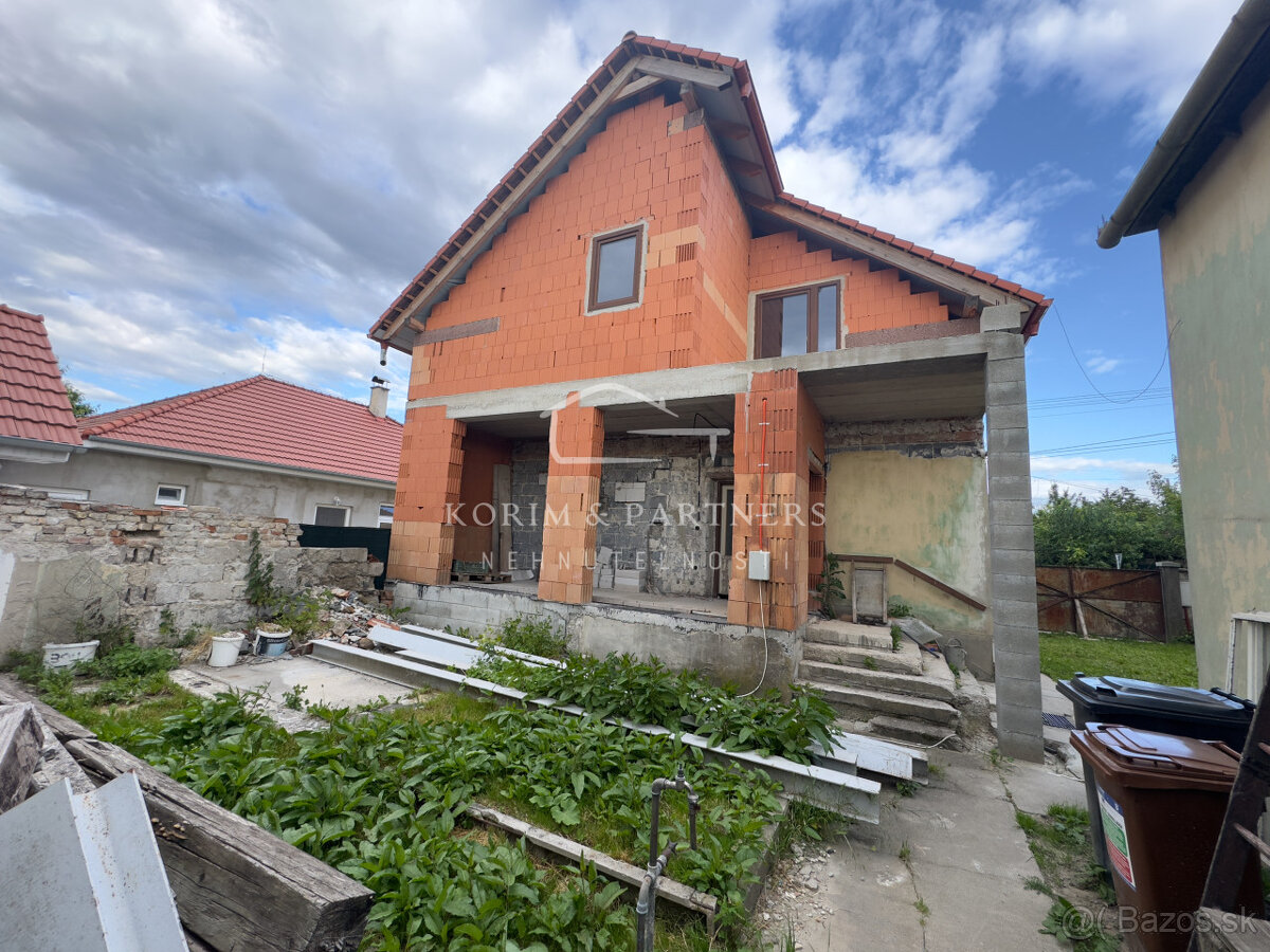 Začatá prestavba rodinného domu, Kolárovo
