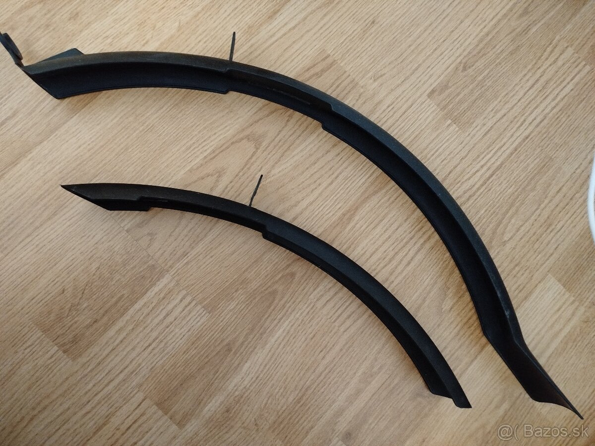 Predám blatníky a svetlo na bicykel.