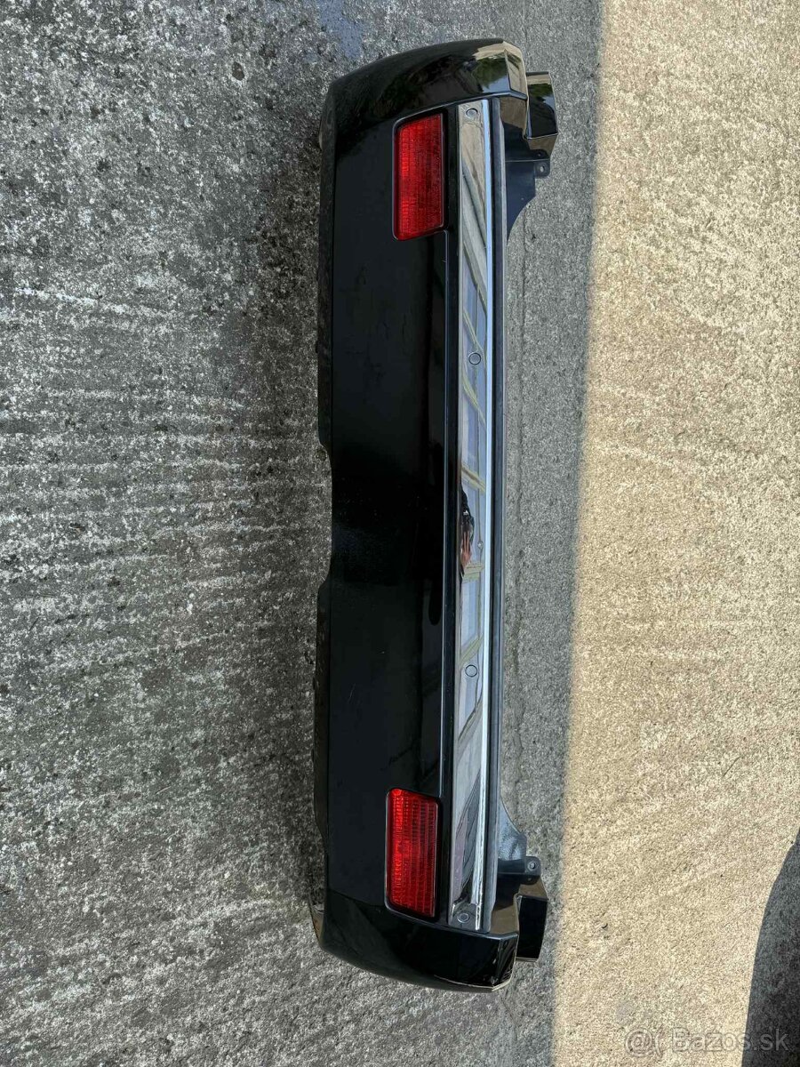 zadny naraznik jeep grand cherokee