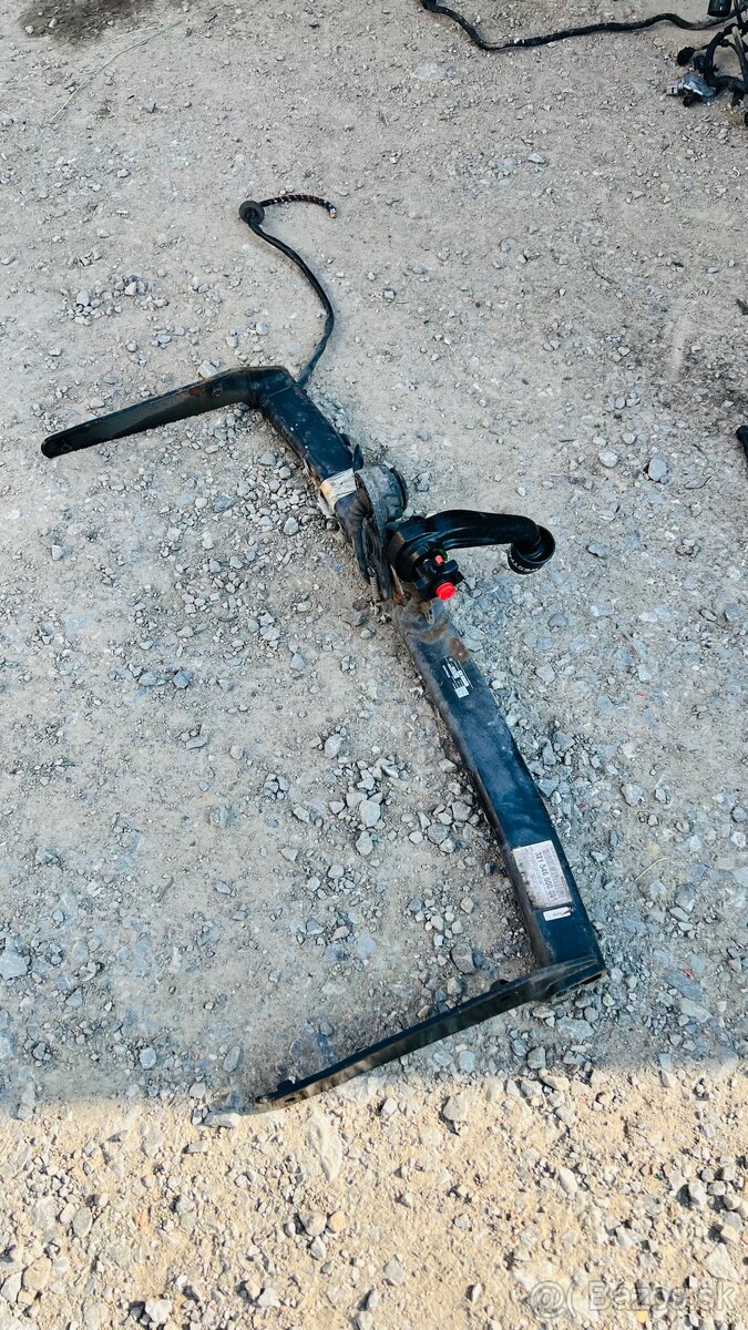Predám ťažné zariadenie (guľu) na Passat B6