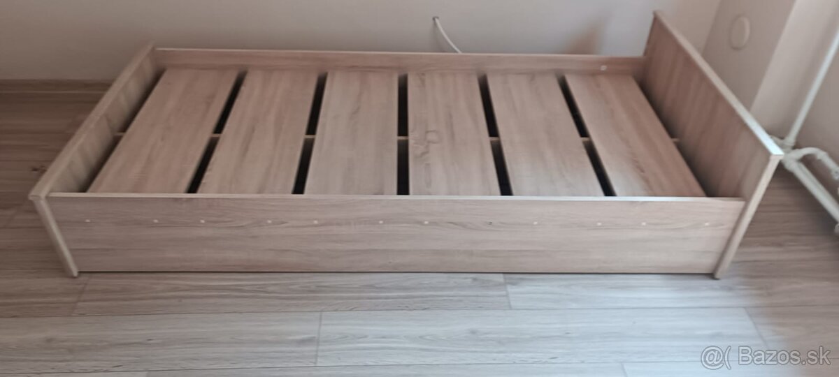 Posteľ