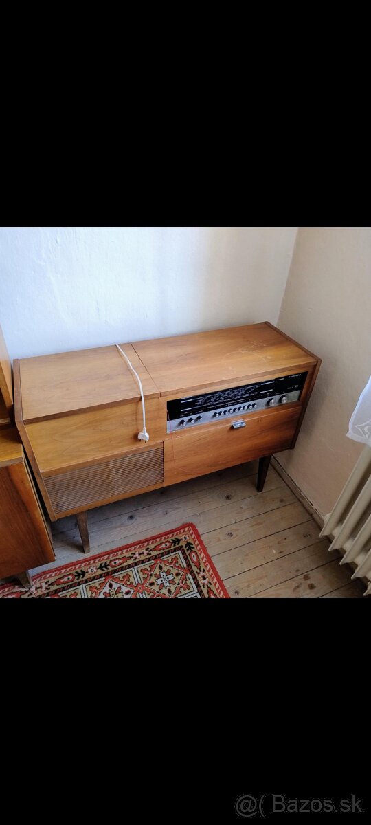 Predám vintage rádio-skriňu Tesla – skvost 60. rokov