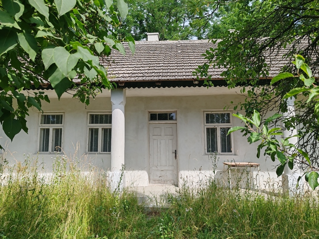 Na predaj historický rodinný dom a 3930 m2 pozemok