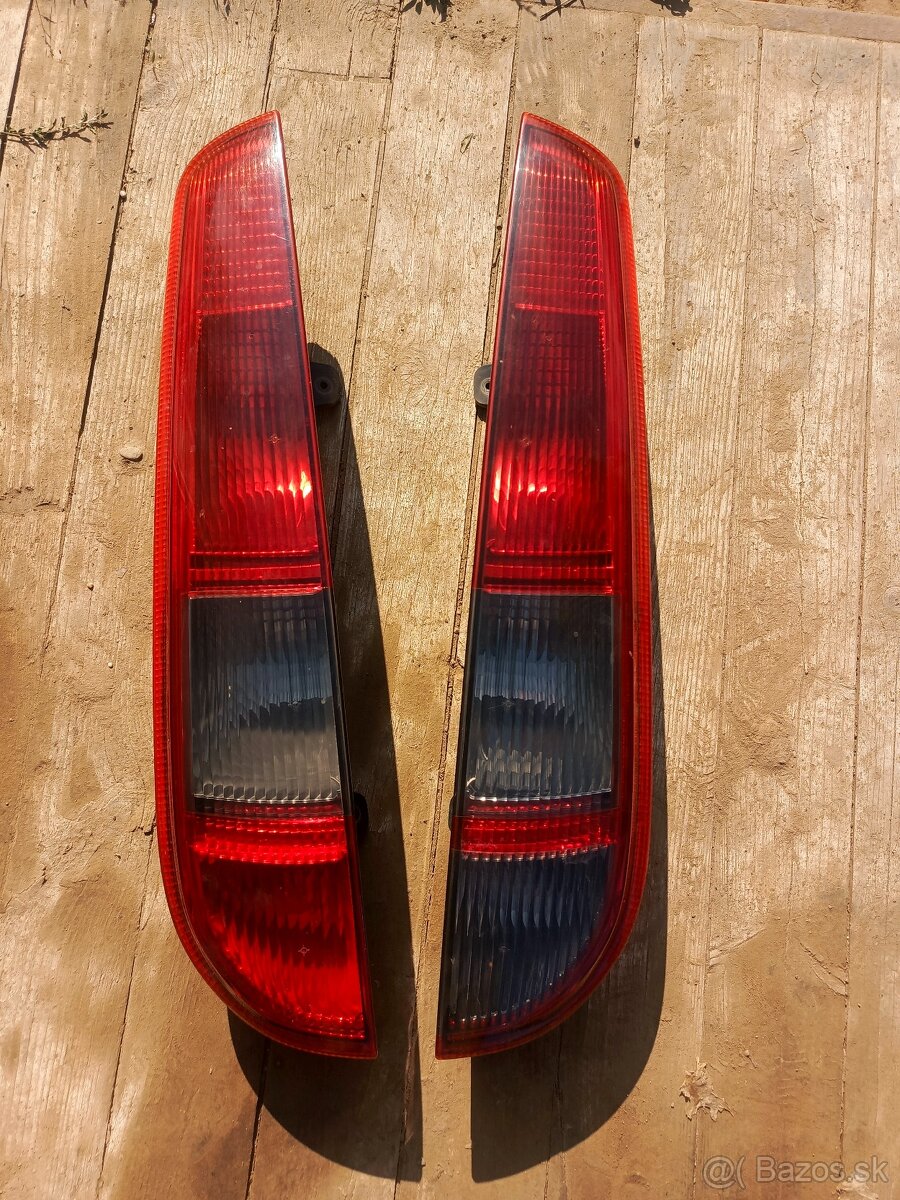 Ford Focus mk2 zadné svetlá
