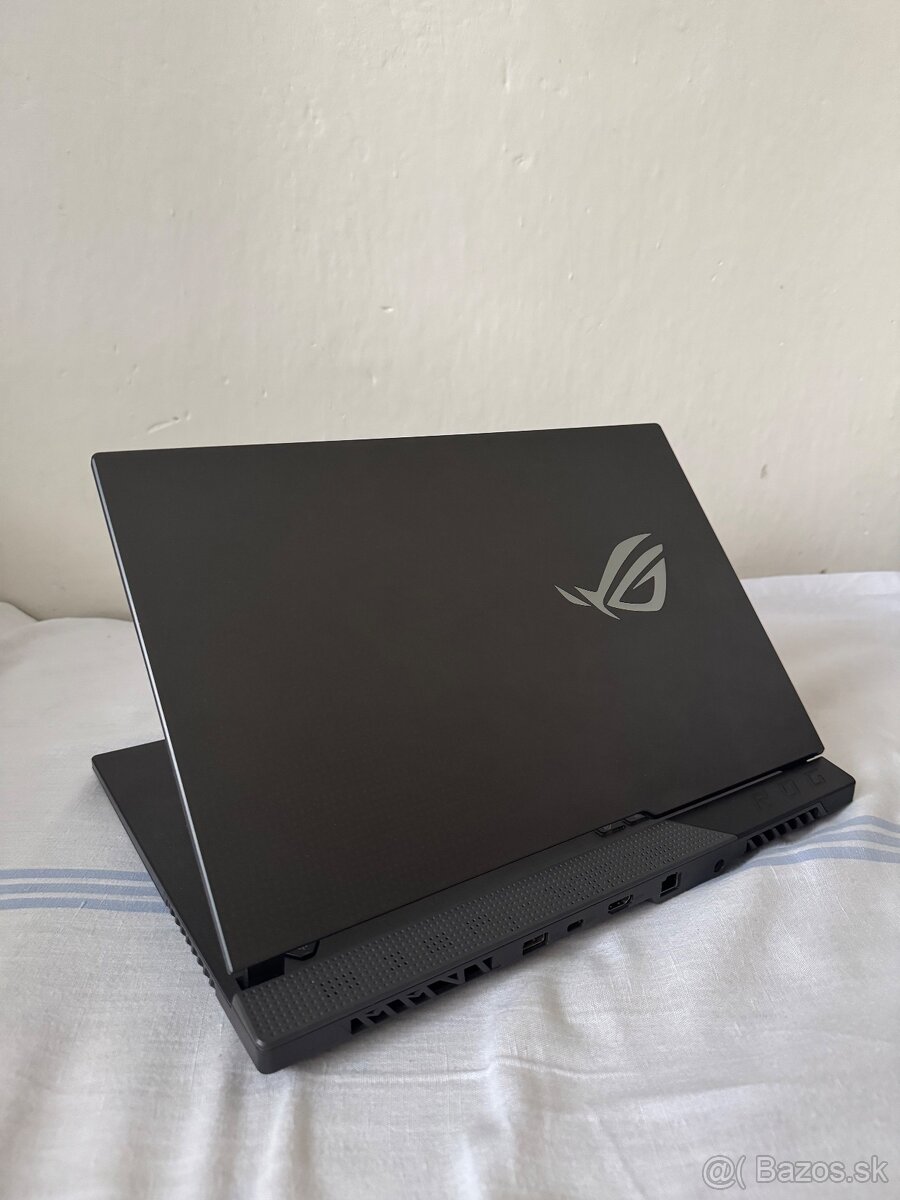 Asus ROG Strix (3060, Ryzen 7)