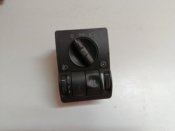 vypinac svetiel OPEL CORSA C 0524119 20€