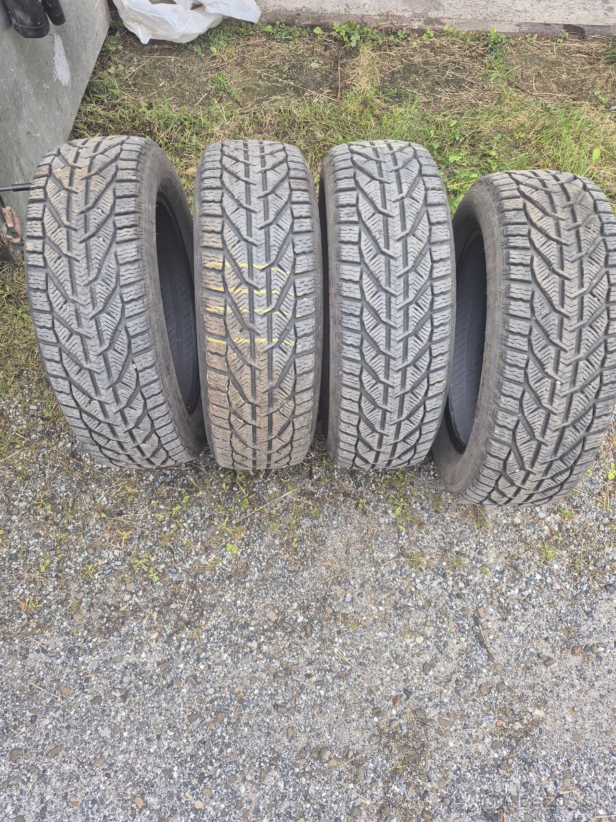 215/60 R17 96H