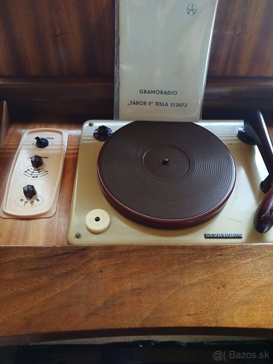 Staré gramoradio.