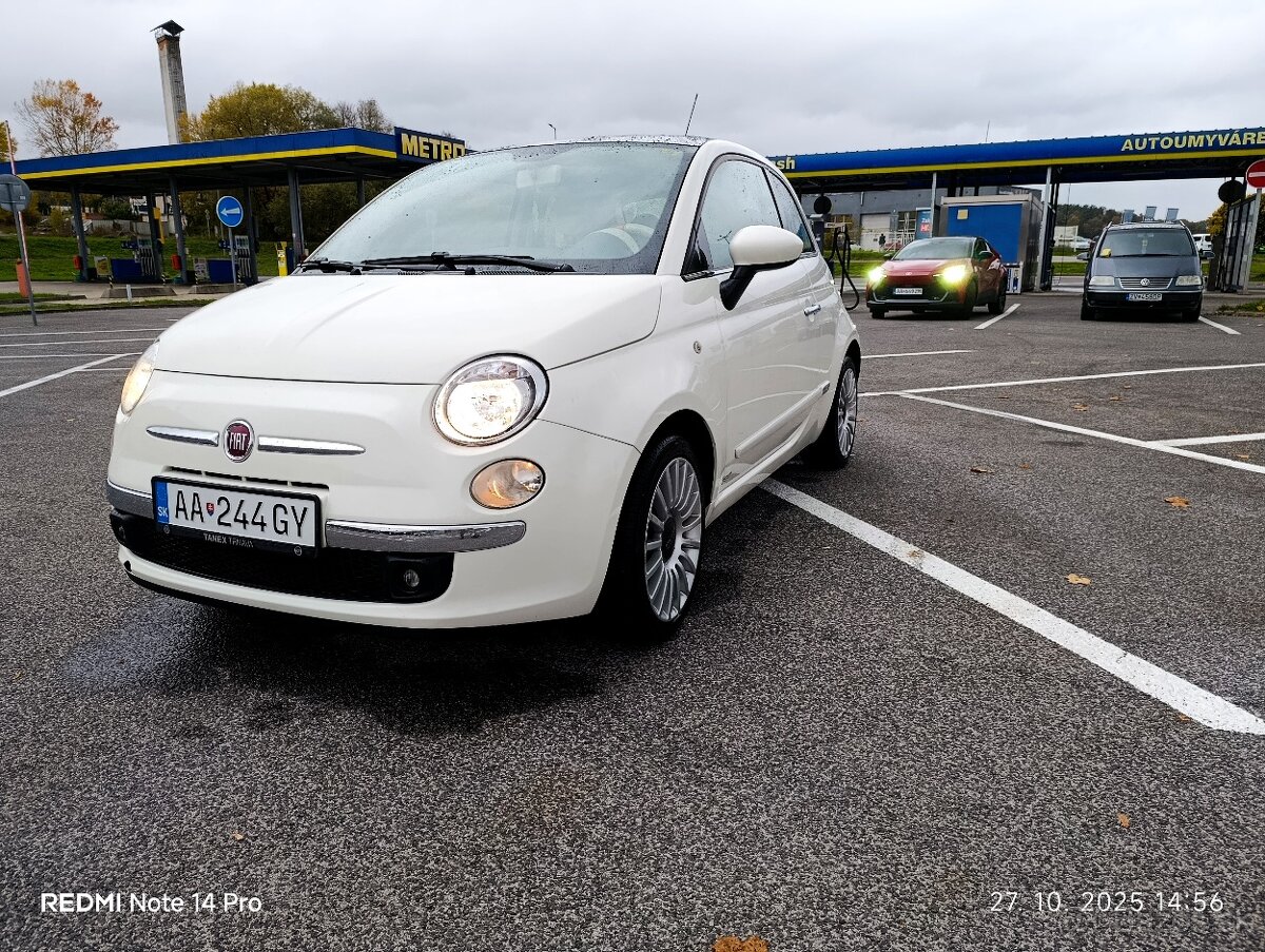 Predám Fiat 500 Hatchback 1.2 benzín r.v. 2012