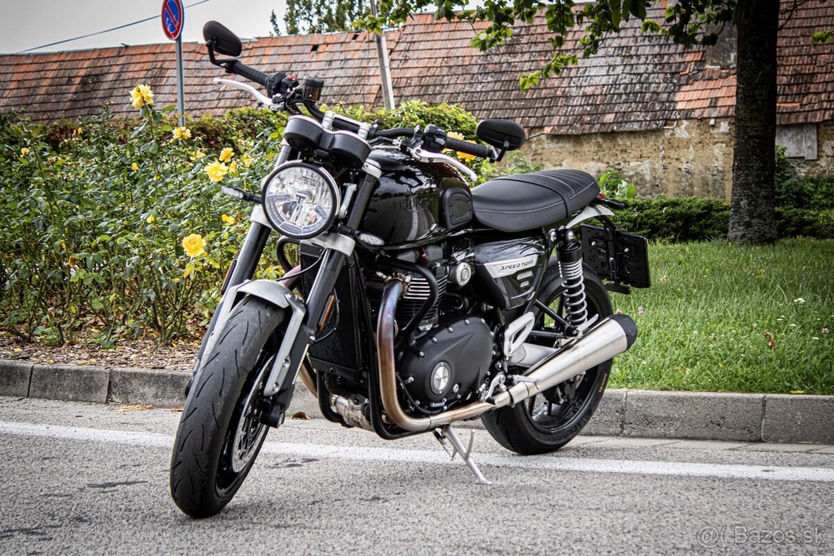Triumph Speed Twin 1200 Stealth Edition