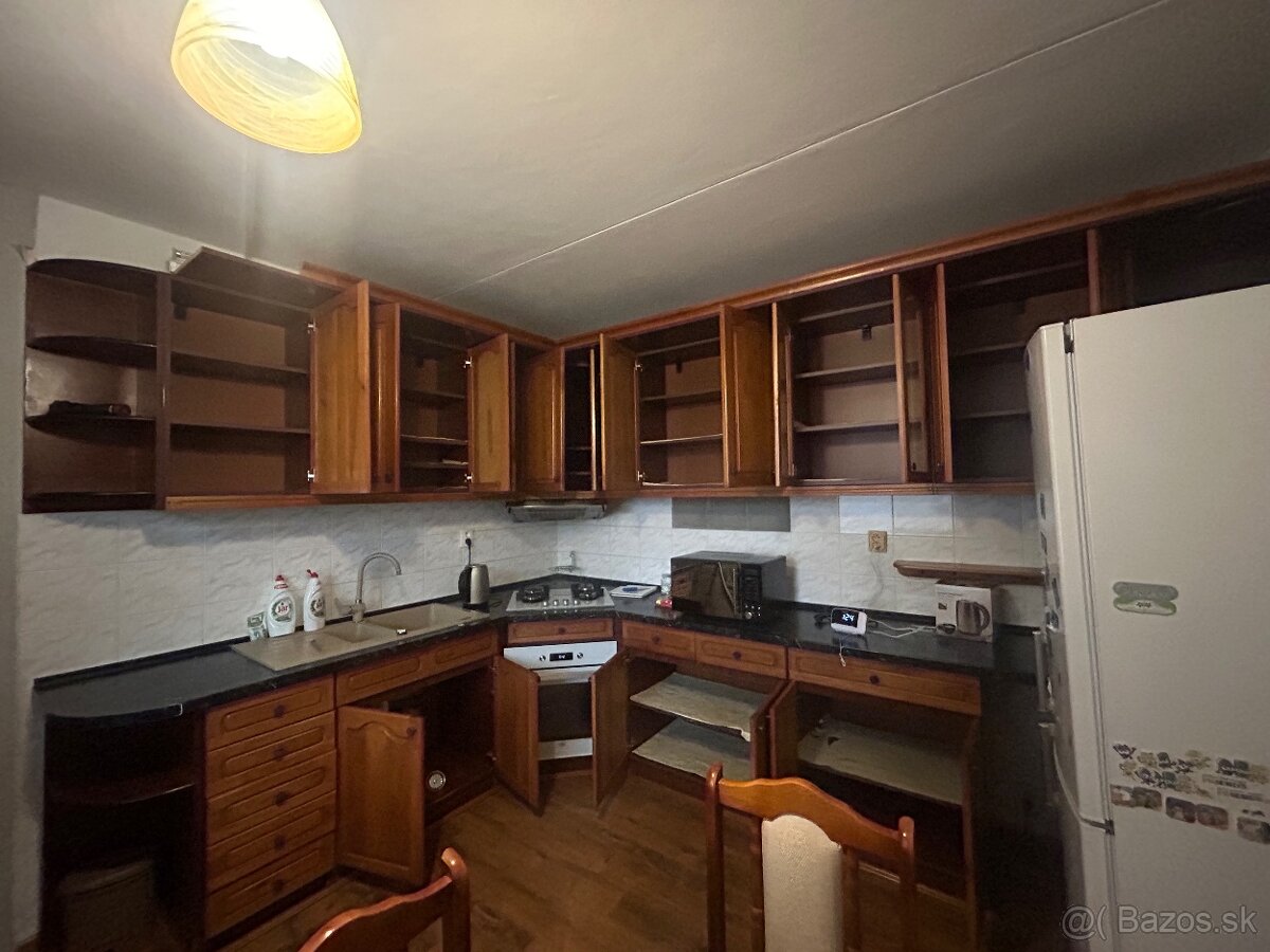 Kuchynská linka drevo